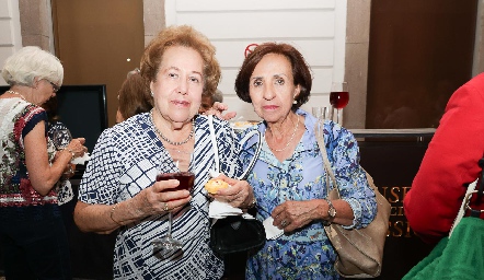  Martha Alicia del Pozo y Leticia de Acebo.