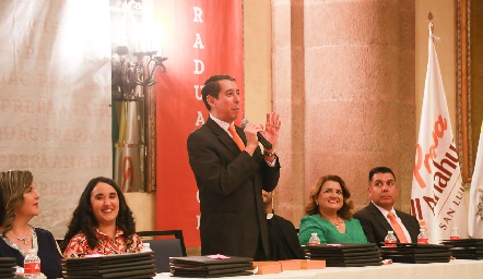  Discurso de parte del Director.