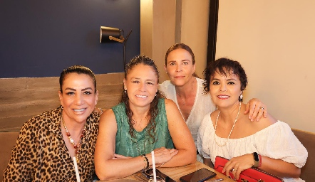  Mercedes Morales, Patricia Vilet, Lourdes Amador y Lore Purata.
