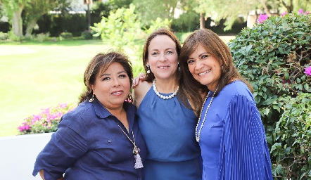  María del Carmen Martínez, Diana Guel y Gladis Castro.