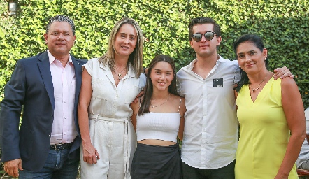  José Guevara, Gabriela Acosta, Marijó Álvarez, Roberto Guevara y Yaneth Davalos.