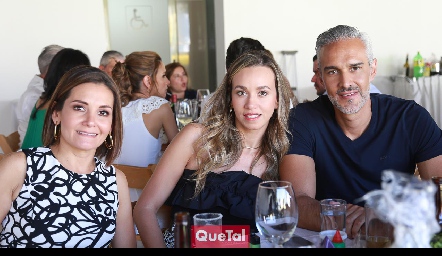  Chío Subirana, Marcela Rubio y Oscar Estrada.