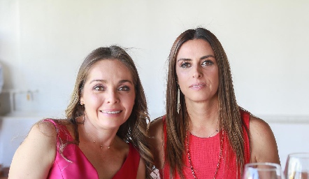  Roxana Pietro y Sally Castañedo.