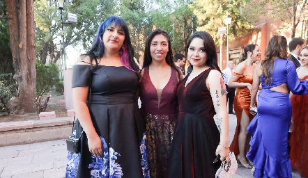  Andrea, Rosario y Gabriela.