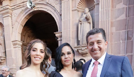  Daniela Sánchez, Karina Contreras y Jaime López.