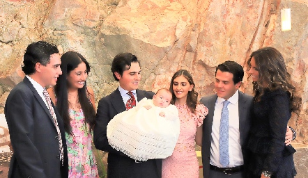  Lucila con sus papás y padrinos Xavier Azcárate, Martha Azcárate, Javier Gómez, Paty Gómez, Jorge Torres y Daniela de la Fuente.