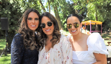  Daniela de la Fuente, Gloria Leal y Natalia Leal.