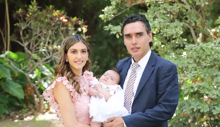  Patricia Gómez y Xavier Azcárate con su hija Lucila.