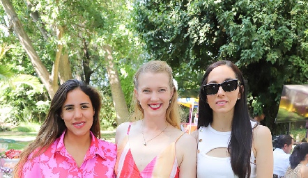  Zaide Chevaile, Inna Zetervaken y Moni Villanueva.