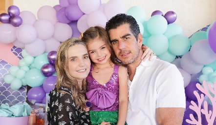  Miriam Huber y Alejandro Valladares con su hija Raquel.