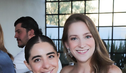  Estefanía Leija y Ale Álvarez.