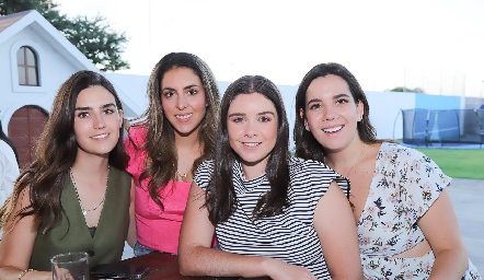  Isabel Pérez, Regina Oliva Paulina Estrada y Natalia Rodríguez.