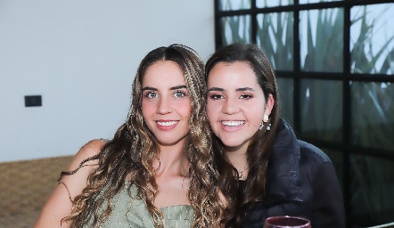  Pía y Annie Gómez.