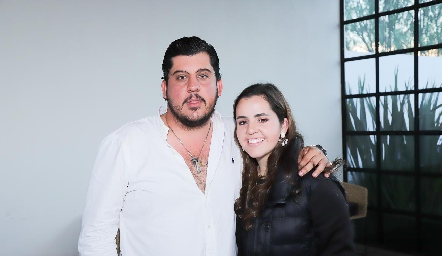  Los hermanos Toro y Annie Gómez.