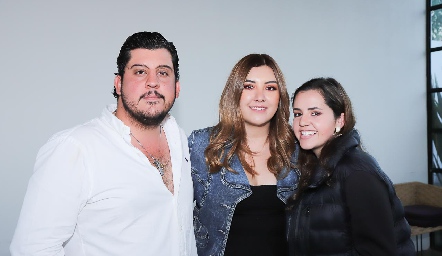  Toro Gómez, Ana Gaby Motilla y Annie Gómez.