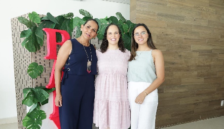  Toyita Villalobos, Andrea Díaz Infante y Cecilia Dávila.