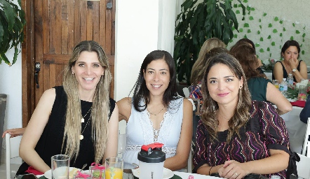  Ingrid Nito, Alejandra González y Cristina Garza.