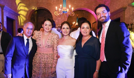  Jorge Aldrett, Marisol Aldrett, Pau Aldrett, Claudia de Aldrett y Carlos González.
