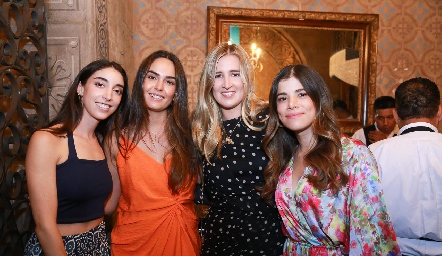  Paula Pérez, Macarena Villasuso, Macarena Anaya y Ximena.