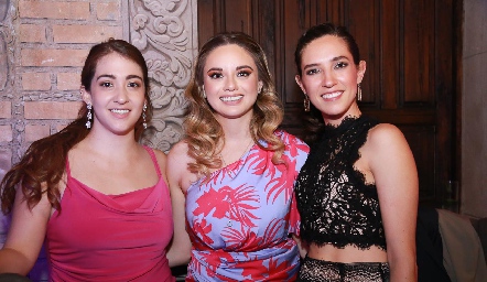  Sofía, Michelle y Valeria.