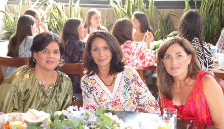  Cynthia Sánchez, Vicky Fernández y Anita Anaya.