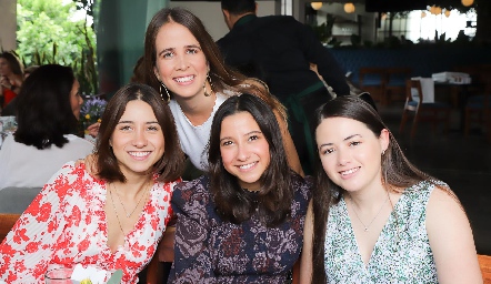  Priscila Cerecedo, Montse Anaya, Paola Martínez y Marisol Aldrett.