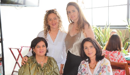  Cynthia Sánchez, Marisol de Fonte, Montse Fonte y Vicky Fernández.