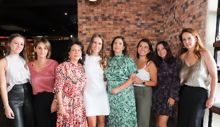  Pau Mebius, Vero Malo, Lucía Bravo, Montse Anaya, Maritere Cadena, Nuria Esparza, Paola Martínez y Montse Fonte.