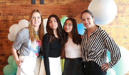  Erika Olivares, Ana, Maite y Lety Aguilar.