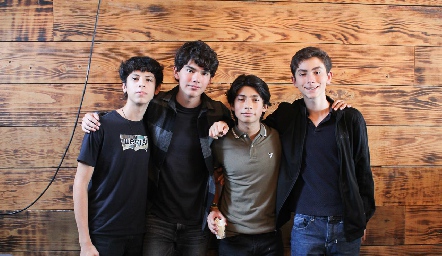  Adrián, Emilio, Jorge y Matías.