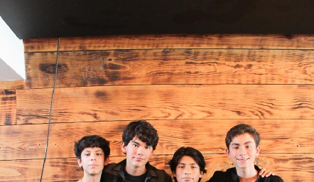  Adrián, Emilio, Jorge y Matías.