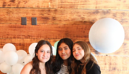  Renata Esquivel, Val Hernández y Valeria Azuara.