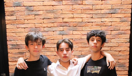  Mateo Castañedo, Jorge Eduardo y Adrián.