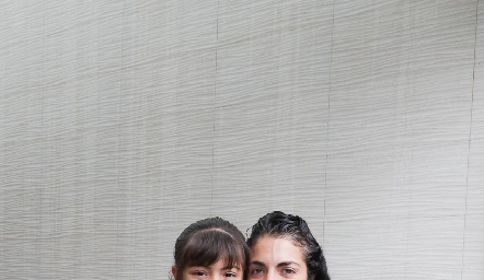  Ana Sofía Velázquez y Sofía Oropeza.