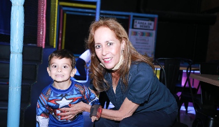  Marcela con su nieto Alejandro.