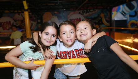  Lu, Majo y María.