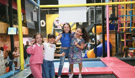  Pía Labastida, Fernanda de Alba, Valeria y Xime.