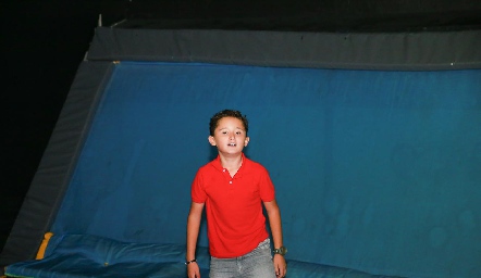  Jugando.