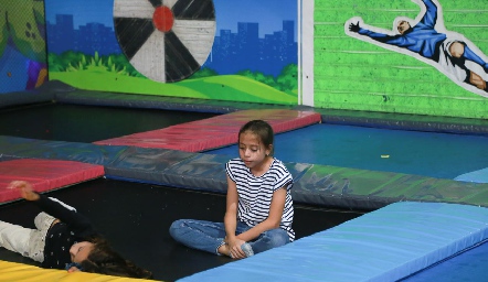  Jugando.