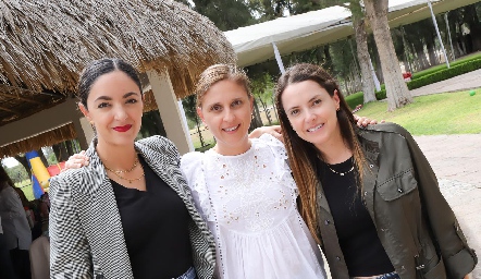  Ligia, Mari Carmen y Adriana.