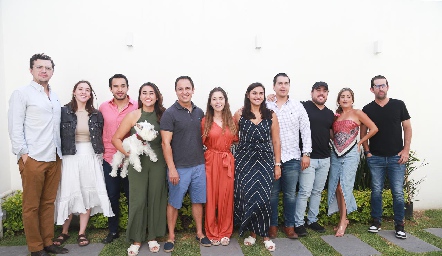  Edgar Zúñiga y Fernanda Cossío con sus amigos.