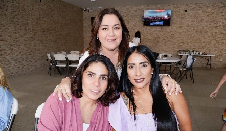  Marina Quinta, Deyanira Cazares y Paty Soto.