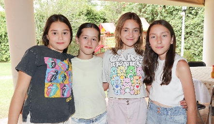  Las Peaches.