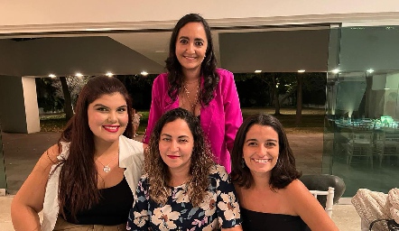  Moni Acebo, Nohemí Torres, Ana Torres y Luzma Meade.
