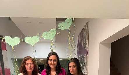  Juana María y Eury Ponce de León con Nohemí.