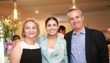 Paty González, María José Ávila y Juan Bernardo Avila.