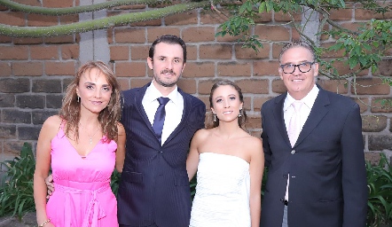  Claudia Barba, Jorge Gómez, Sofía César y Alejandro César 