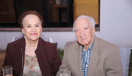  Armida Enríquez y Alfonso César, abuelos de la novia.