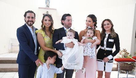  José Luis Villaseñor, Marcela Díaz Infante, Abraham Salgado, Gaby Díaz Infante, María José Salgado, Chema, Roberta y Carlota.