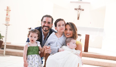  José Luis Villaseñor y Marcela Díaz Infante con Carlota, Chema y Roberta.